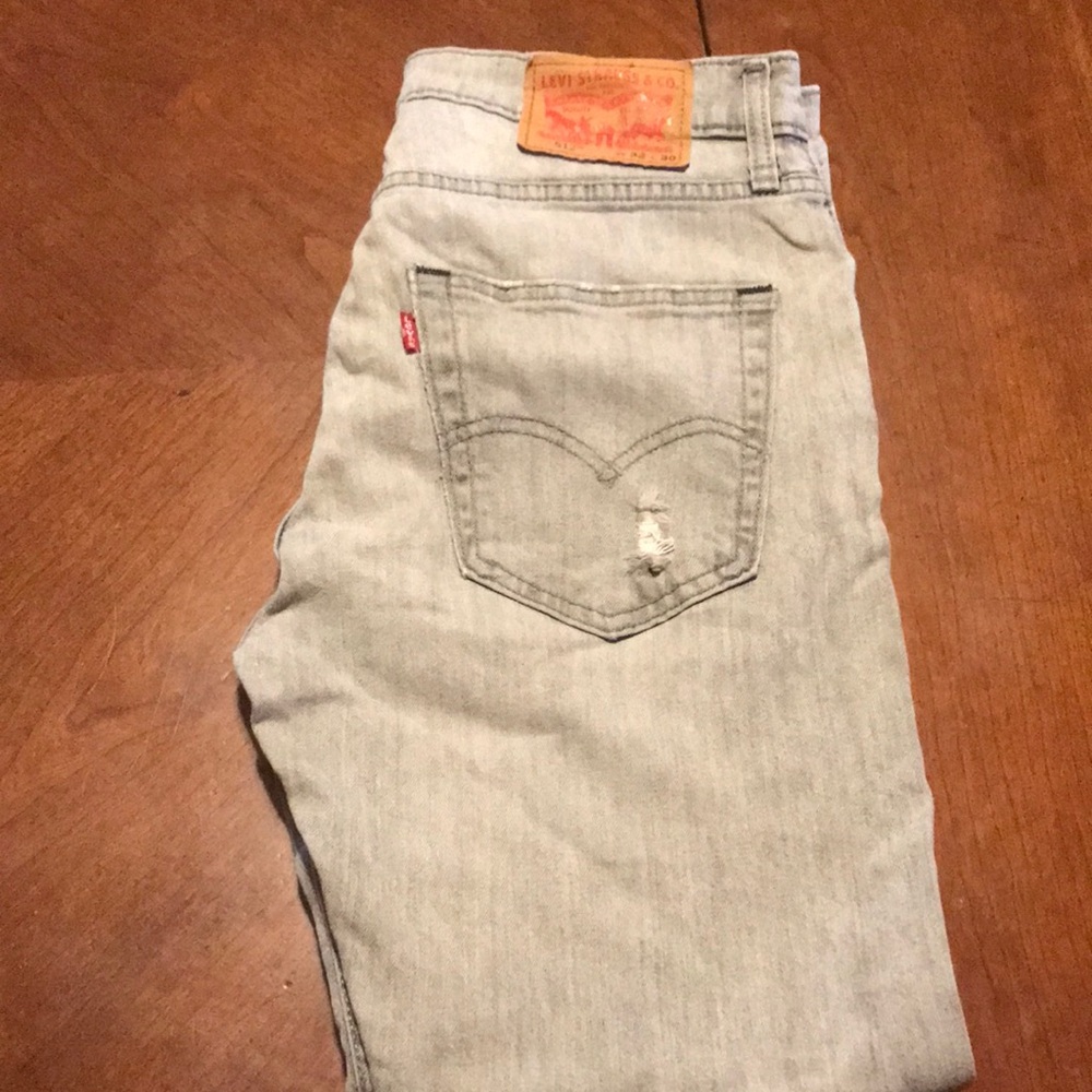 Woman’s 512 Levi Grey Distressed Jeans W32 x L30